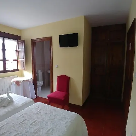 El Pedroso Hotel *